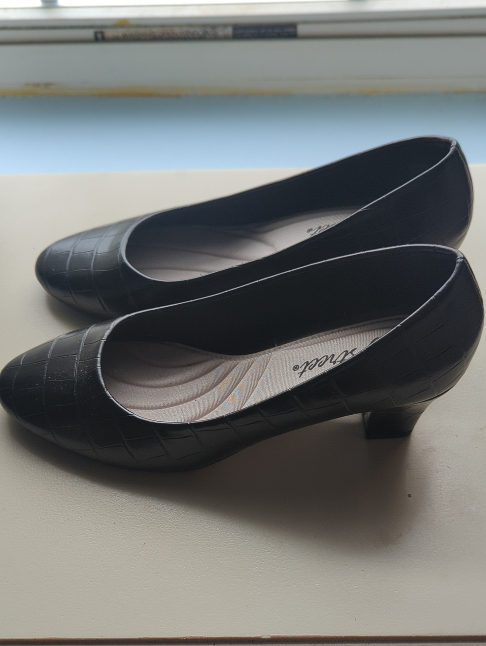 easy street Black Croc-Embossed Low Heel Pumps